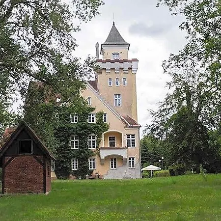 Zamek Nowecin Hotel *