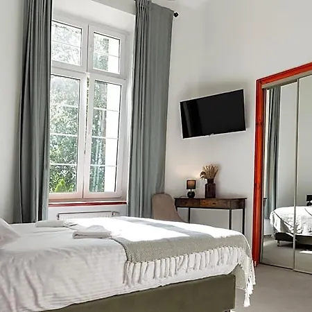 Zamek Nowecin Hotel *
